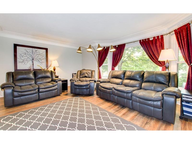 1298 Clarence St, Saint Paul, MN 55106