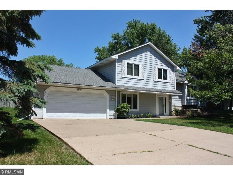 2335 Gall Ave, Maplewood, MN 55109