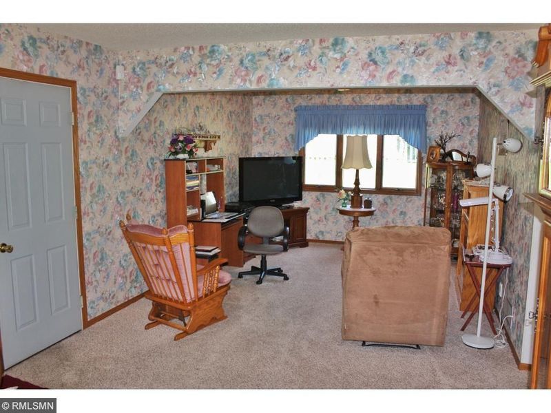 2335 Gall Ave, Maplewood, MN 55109