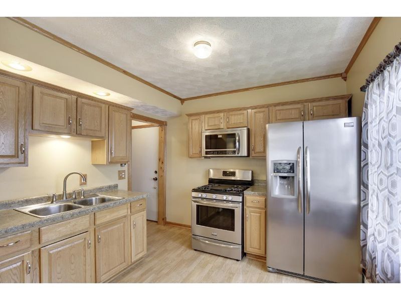 809 Central Ave W, Saint Paul, MN 55104