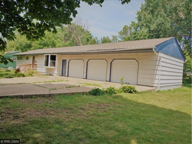 8008 Iris Dr N, Brooklyn Park, MN 55428