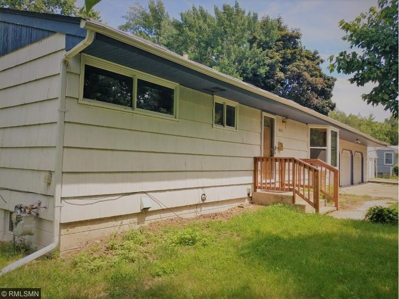 8008 Iris Dr N, Brooklyn Park, MN 55428