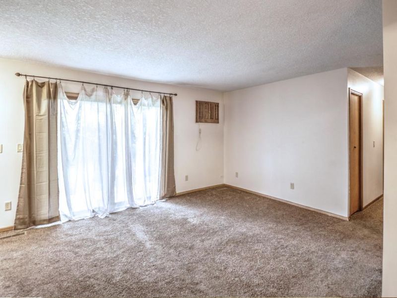 4513 Cinnamon Ridge Trl #A, Eagan, MN 55122