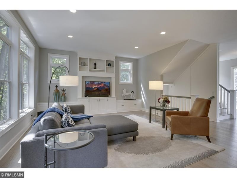 748 Willow Ln, Mendota Heights, MN 55118