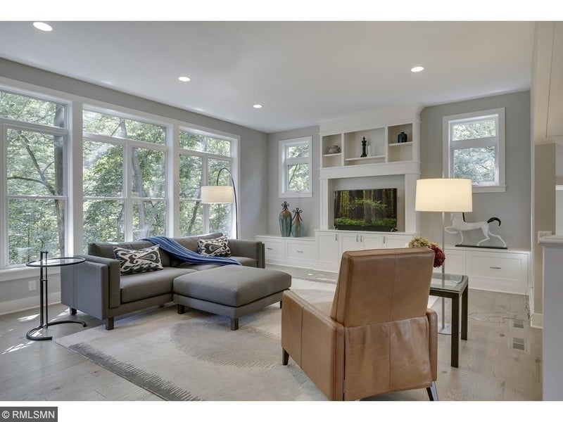 748 Willow Ln, Mendota Heights, MN 55118