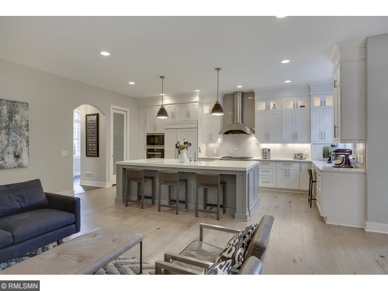 748 Willow Ln, Mendota Heights, MN 55118