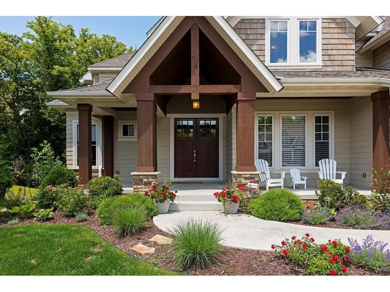 9510 Sky Ln, Eden Prairie, MN 55347