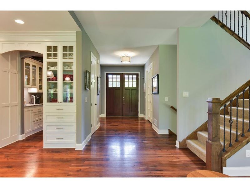 9510 Sky Ln, Eden Prairie, MN 55347