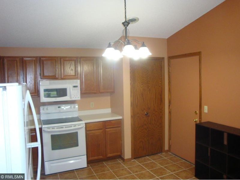 3620 Gershwin Ln N, Oakdale, MN 55128