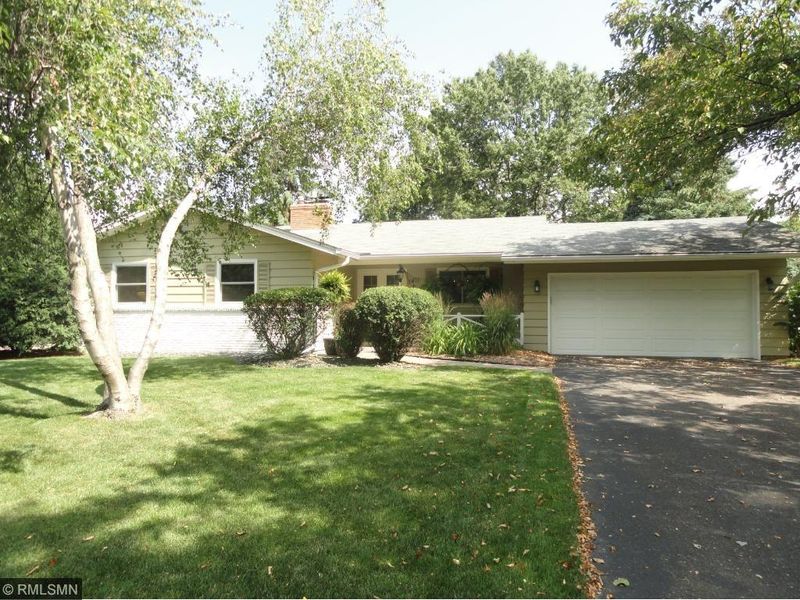 2471 Hillside Rd, White Bear Lake, MN 55110