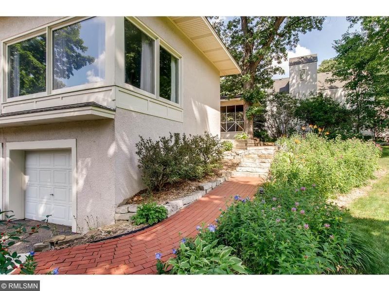 13609 Minnetonka Dr, Minnetonka, MN 55305