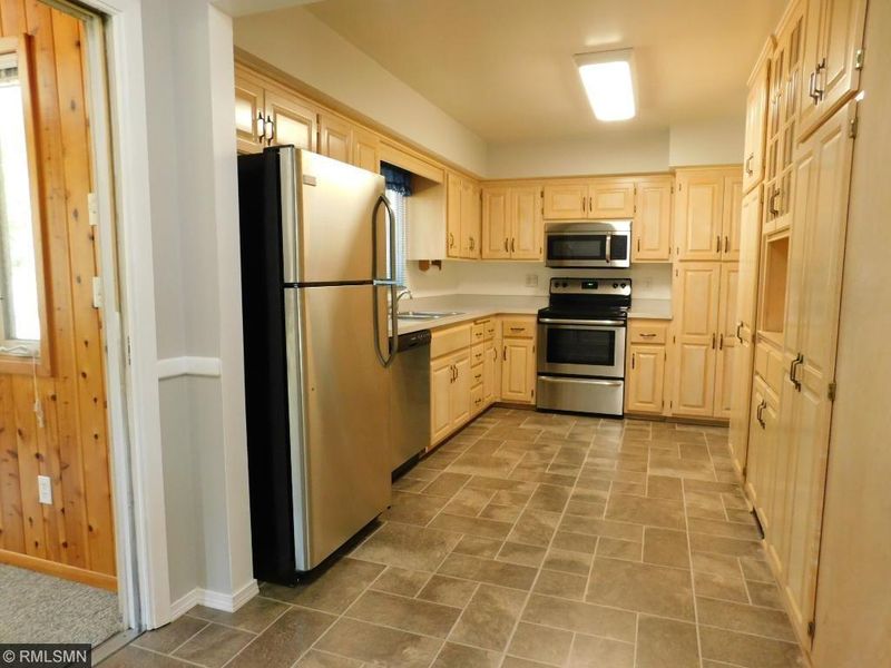 245 Hanska Ct, Shoreview, MN 55126