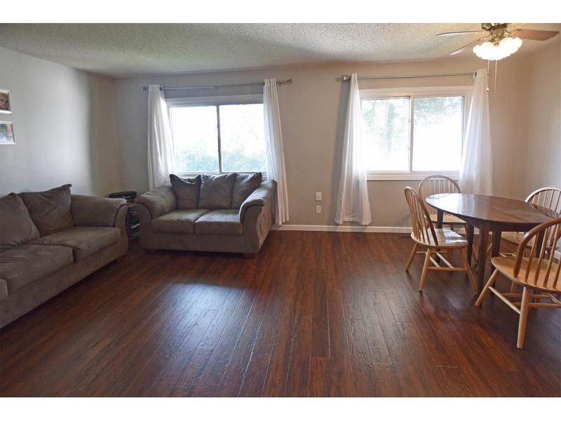 1031 E 145th St, Burnsville, MN 55337