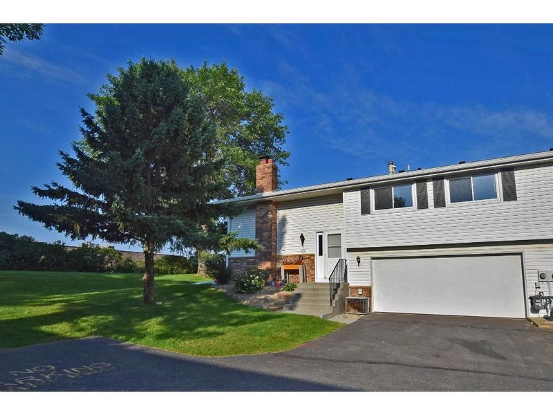 1031 E 145th St, Burnsville, MN 55337