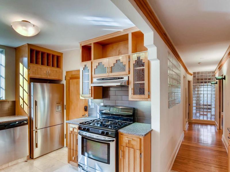 2424 W 22nd St, Minneapolis, MN 55405