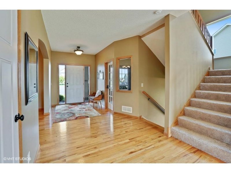 19729 Dover Dr, Farmington, MN 55024
