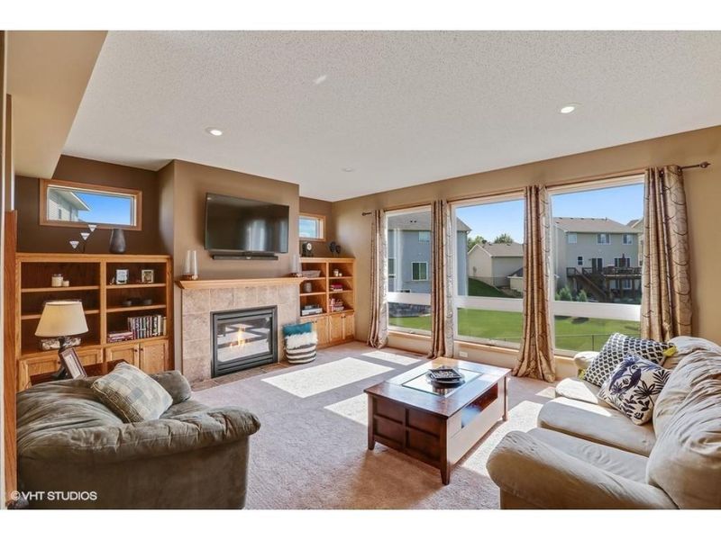 19729 Dover Dr, Farmington, MN 55024