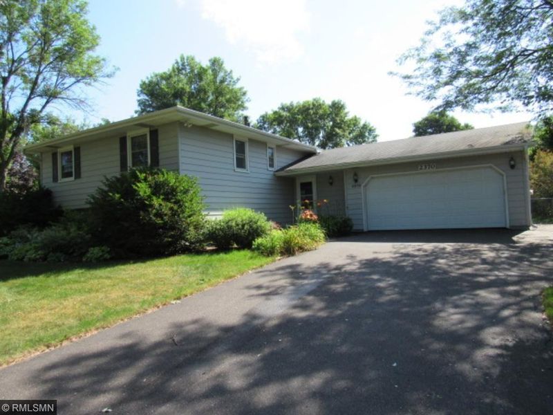 2370 Standridge Ave, North Saint Paul, MN 55109