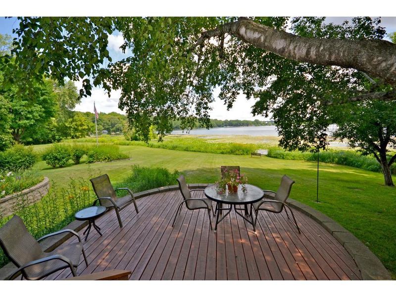 456 Bayview Dr, Roseville, MN 55113