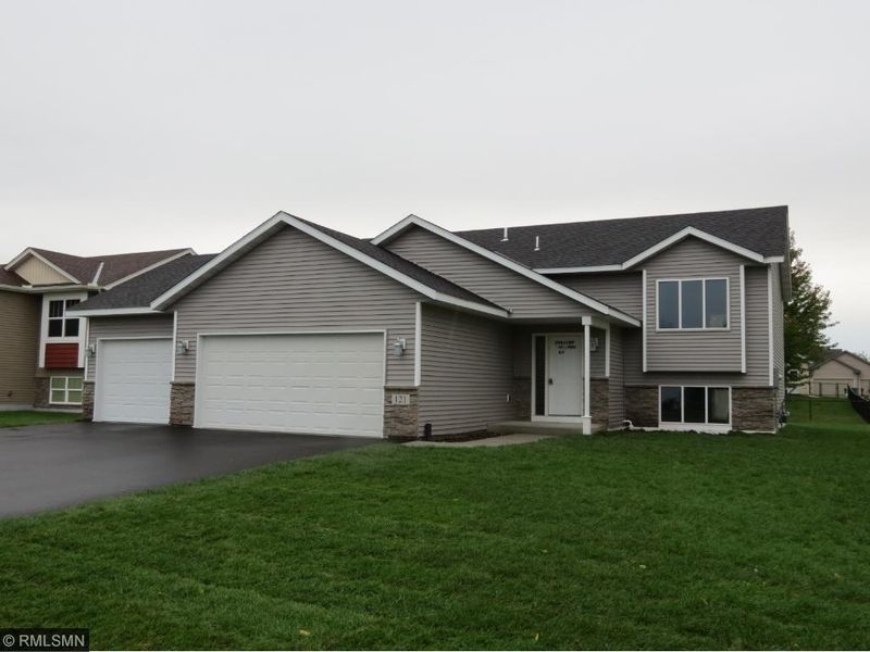 121 Dogwood St NE, Lonsdale, MN 55046