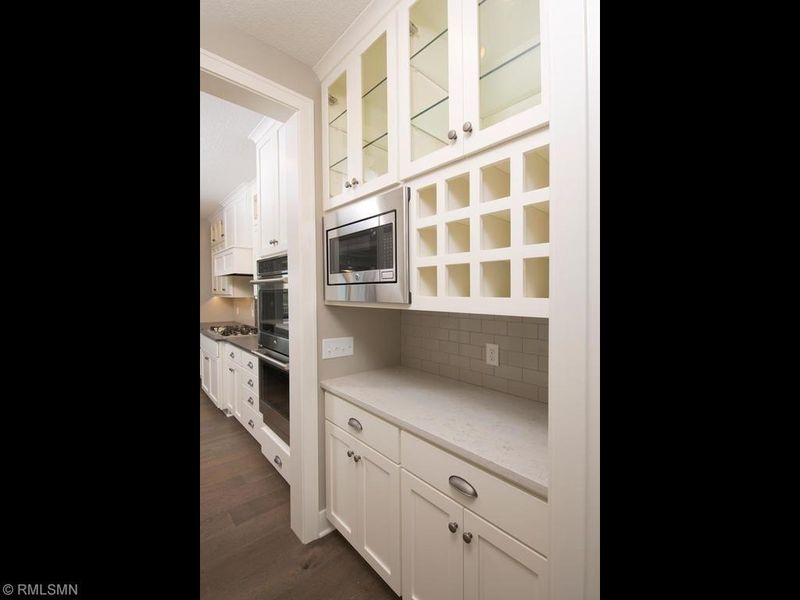 16617 Duluth Trl, Lakeville, MN 55044