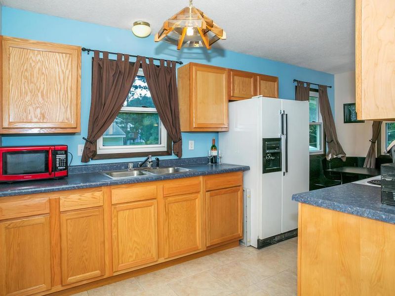 4275 Stirrup St, Eagan, MN 55123