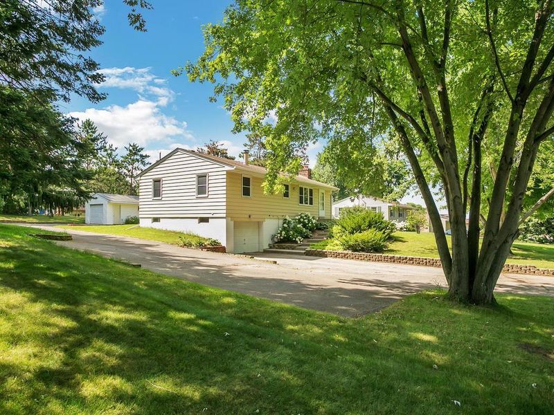4275 Stirrup St, Eagan, MN 55123