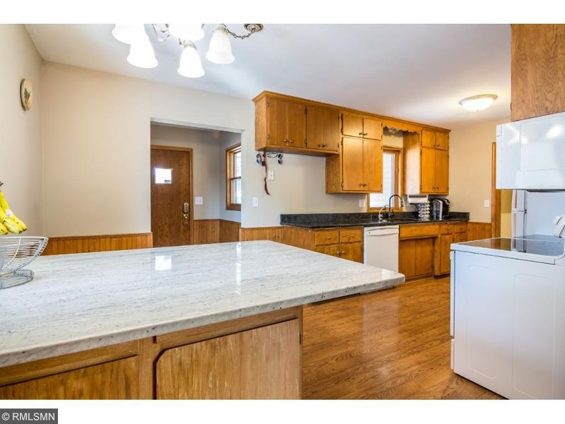 2735 Apache Rd N, North Saint Paul, MN 55109