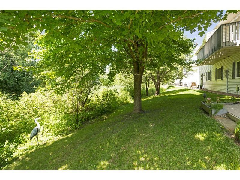 2422 Grenadier Ave N, Oakdale, MN 55128