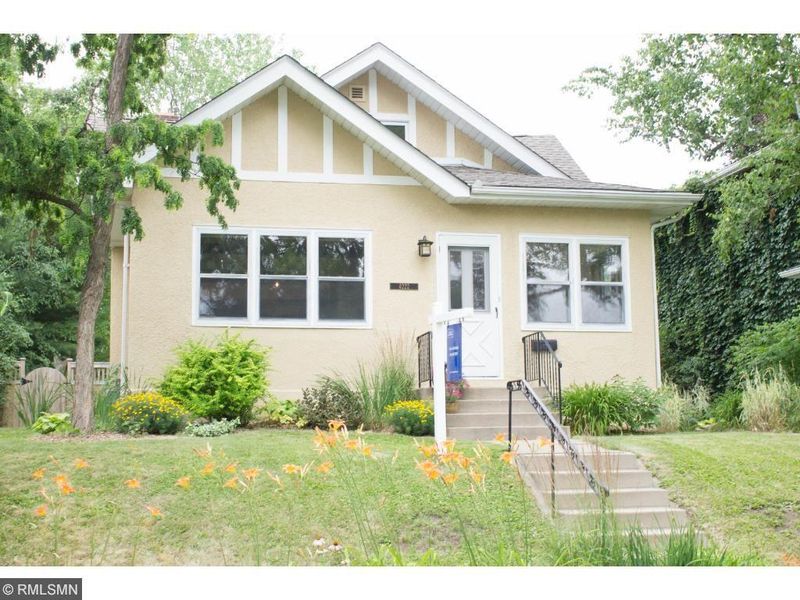 4222 Grand Ave S, Minneapolis, MN 55409