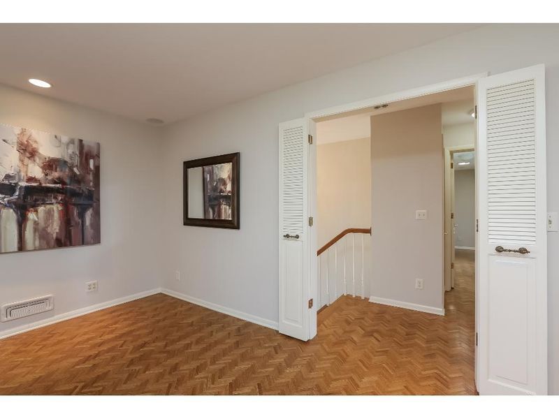 5500 Mcguire Rd, Edina, MN 55439