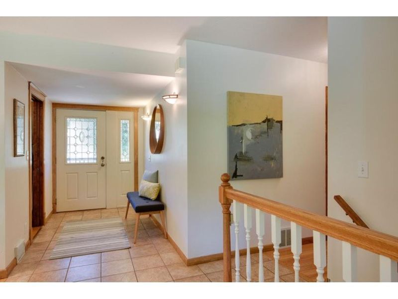 5173 Abercrombie Dr, Edina, MN 55439