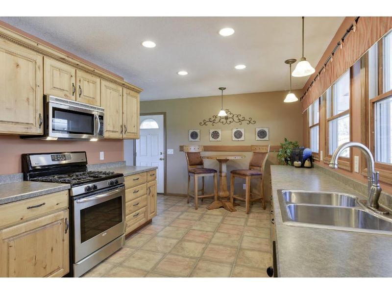 9920 96th Ave N, Maple Grove, MN 55369