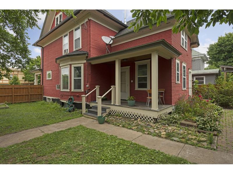 126 Winifred St W, Saint Paul, MN 55107