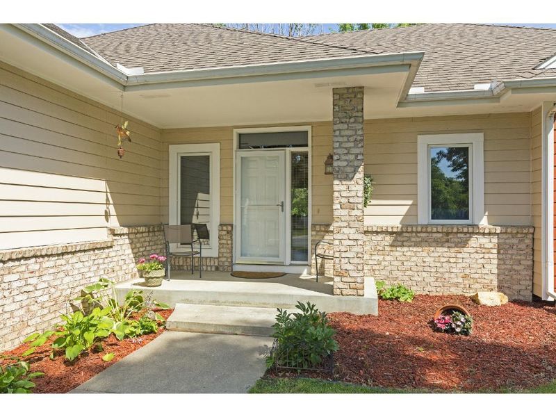 1070 Bluff Ps N, Chaska, MN 55318