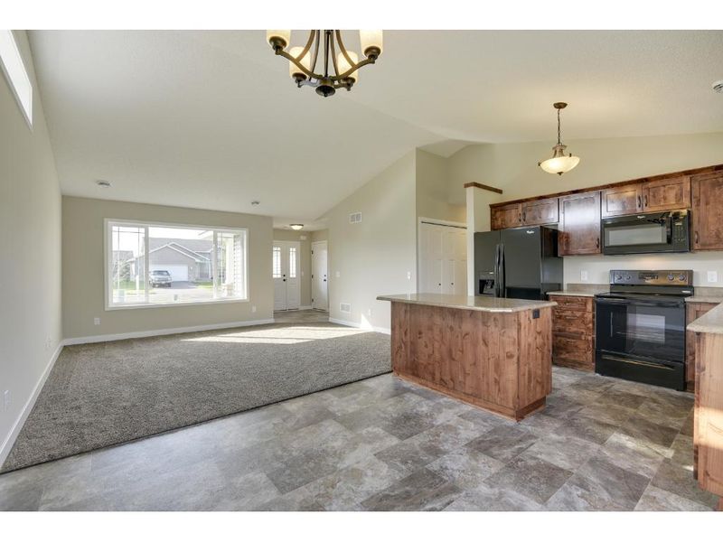 1220 18th Ave SE, Cambridge, MN 55008