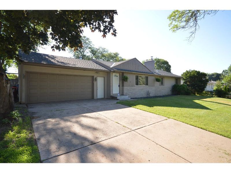 2120 Sloan St, Maplewood, MN 55117