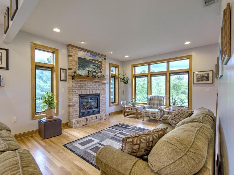 716 Theis Dr, Shakopee, MN 55379