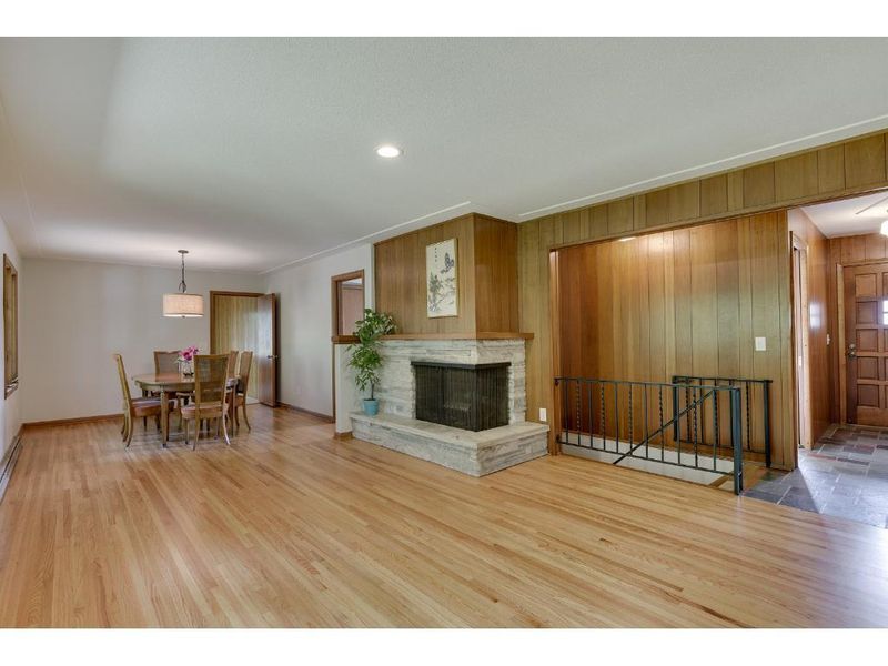 110 Hartman Cir NE, Fridley, MN 55432