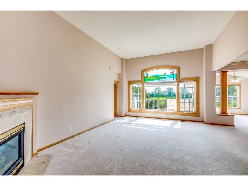 609 Holly Ln N, Oakdale, MN 55128