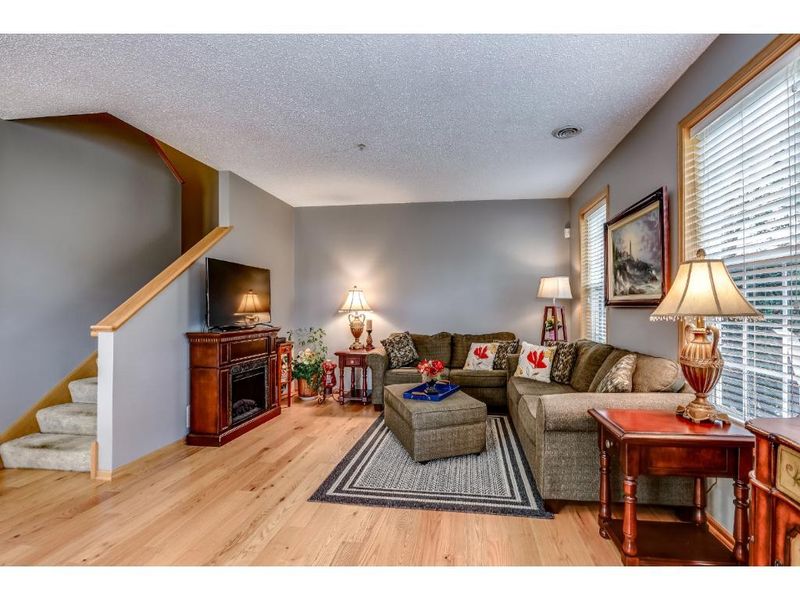 15432 Frost Pa, Apple Valley, MN 55124