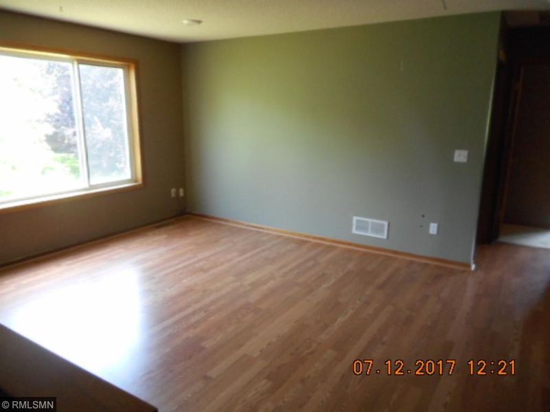 284 Appleblossom Ln, Shakopee, MN 55379