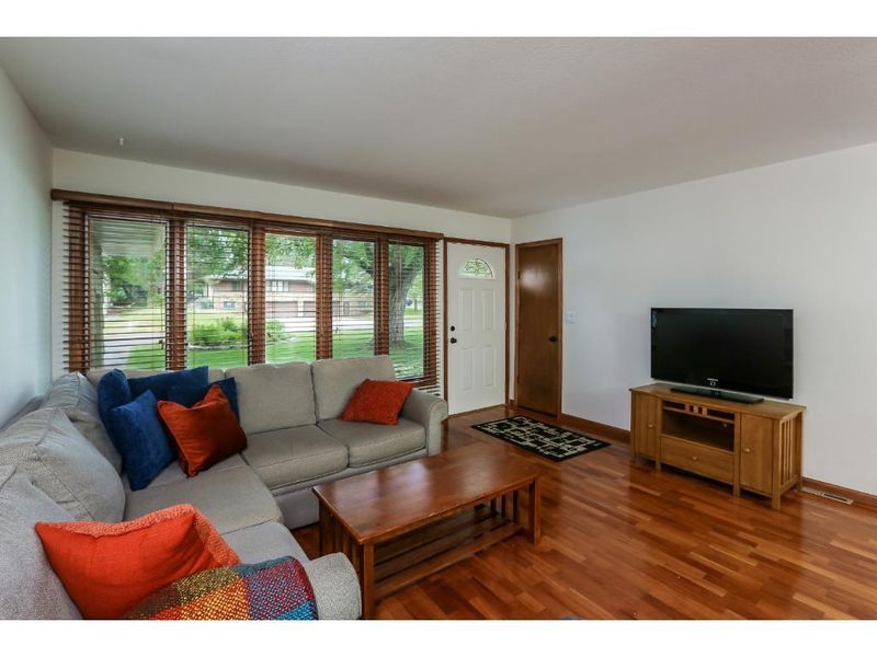 2130 Bradley St, Maplewood, MN 55117