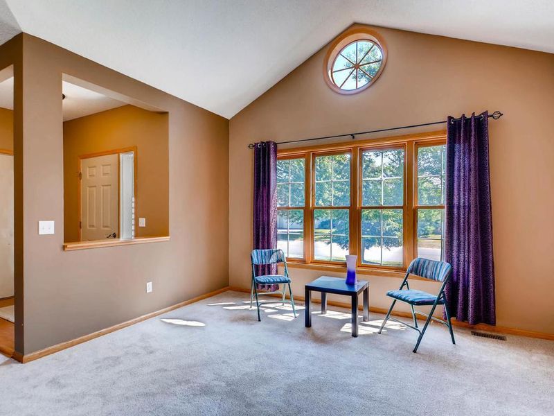 2176 Parkview Ln, Woodbury, MN 55125