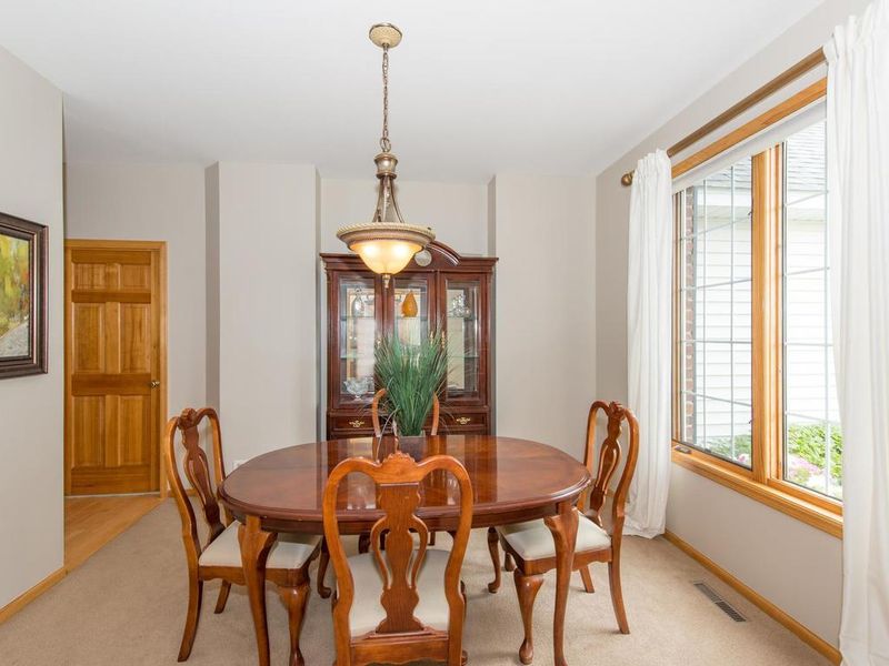 9869 Windsor Ter, Eden Prairie, MN 55347
