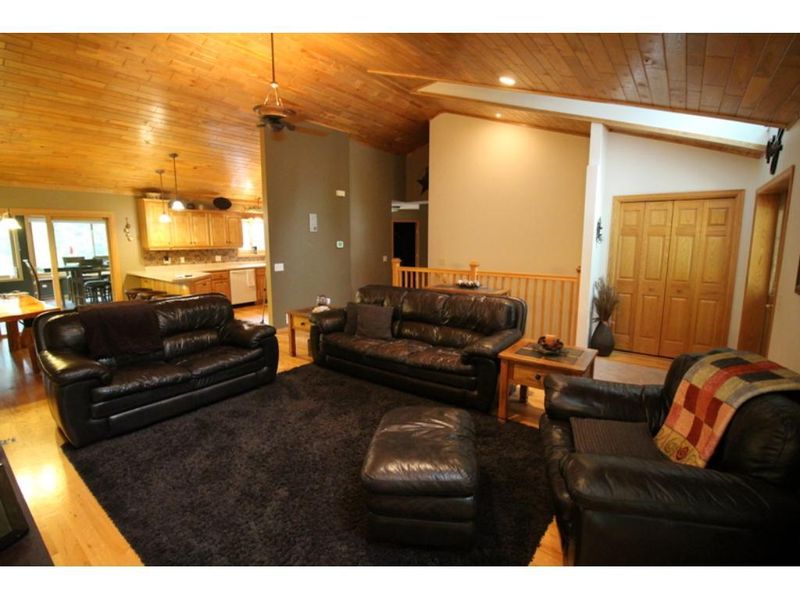 9228 Forest Heights Dr, Brainerd, MN 56401