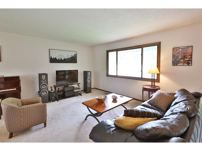 1710 Walnut Cir, Eagan, MN 55122