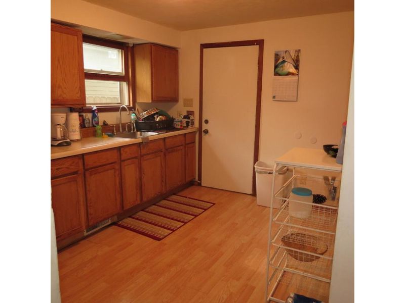 652 Thomas Ave, Saint Paul, MN 55104