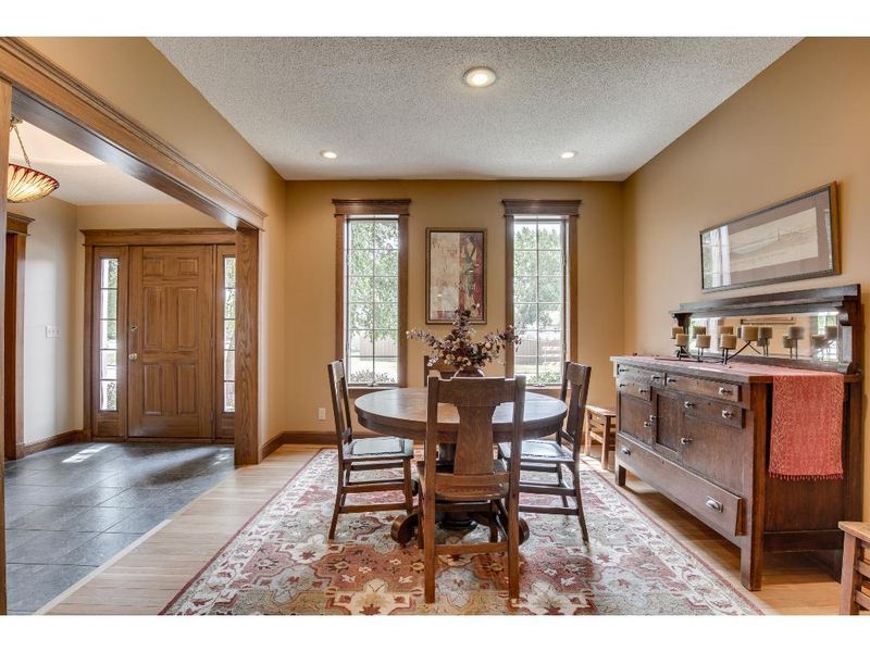 7894 23rd St N, Oakdale, MN 55128