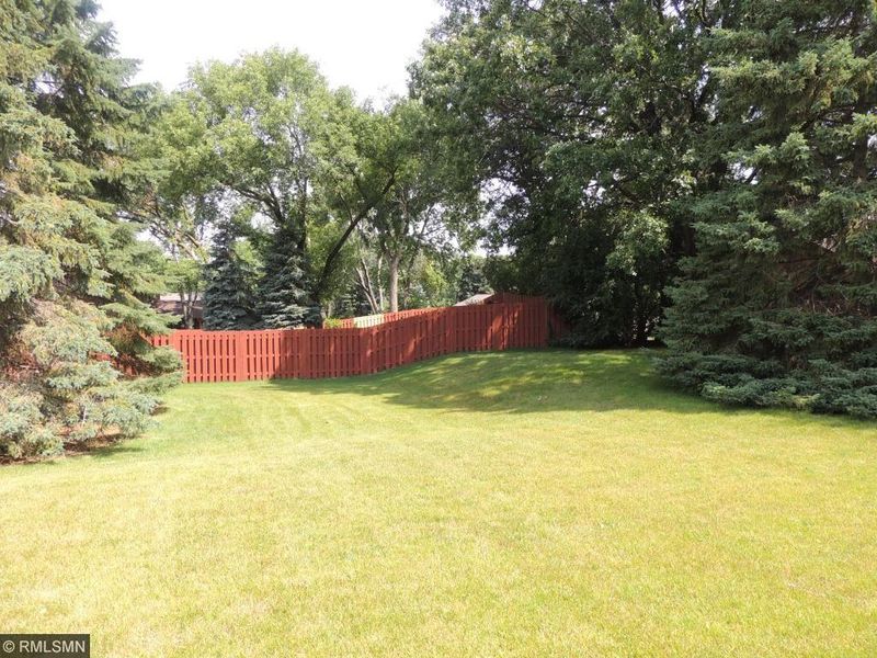 8257 Pennsylvania Rd, Bloomington, MN 55438